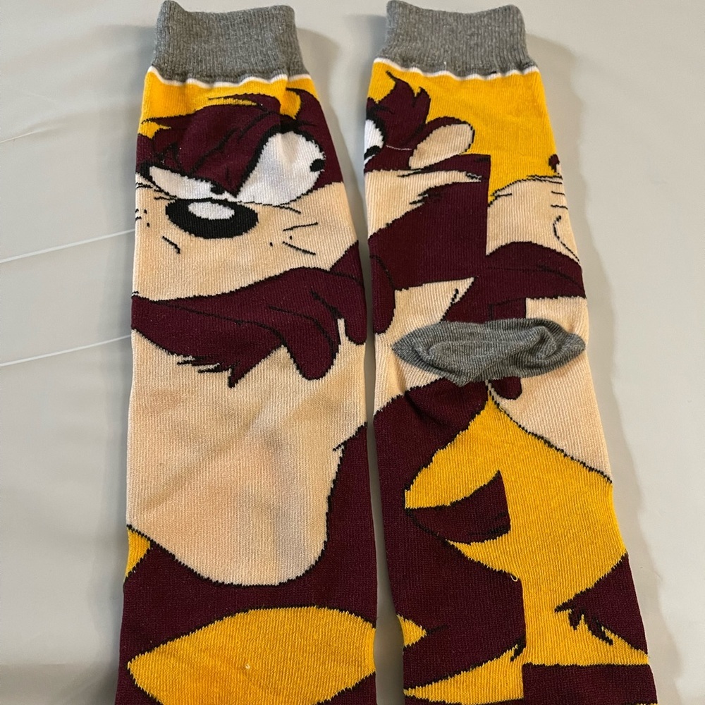 NWOT TASMANIAN DEVIL Cartoon Men’s Novelty Socks Size 7-10 - Picture 1 of 1
